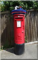 Elizabeth II postbox on Istead Rise, Istead Rise