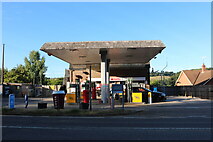 SU6078 : Petrol station on the A329, Lower Basildon by David Howard