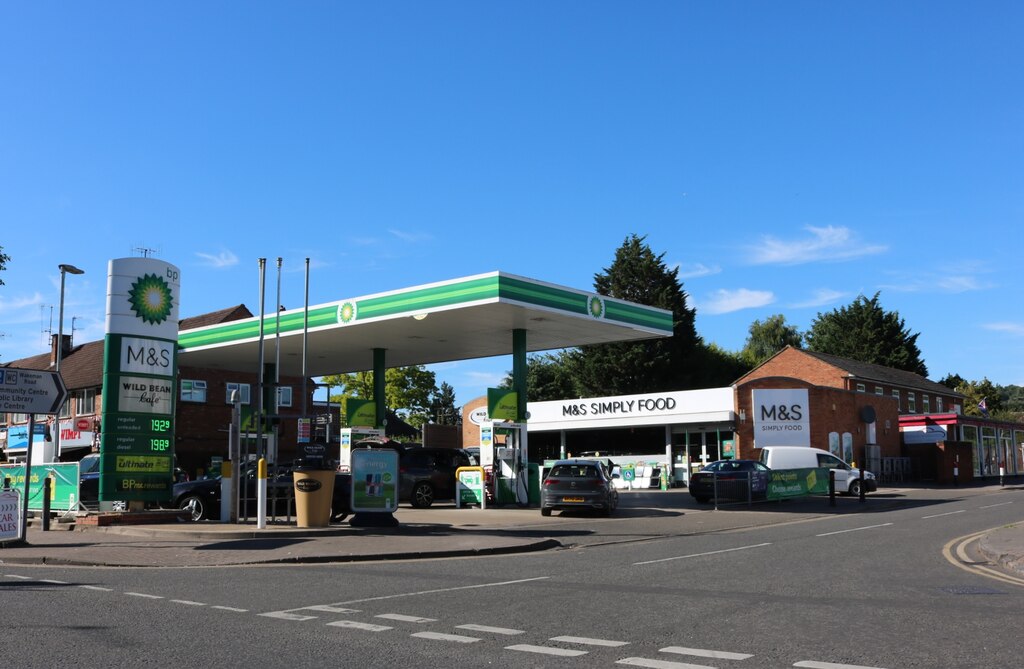 BP petrol station on The Parade, Bourne... © David Howard cc-by-sa/2.0 ...