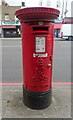 TQ3577 : Edward VII postbox on New Cross Road by JThomas