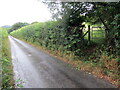 Llwybr yn gadael yr heol / Path exits the road