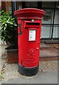 Elizabeth II postbox on Park Street, Camberley