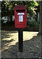 Elizabeth II postbox on Cliveden Place, Shepperton