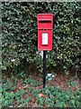 Elizabeth II postbox on Ockendon Road (1421), North Ockendon