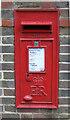 Elizabeth II postbox on Common Lane, Eton