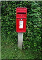 Elizabeth II postbox on Folly Lane, Fair Oak Green