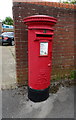 Elizabeth II postbox on Dibles Road