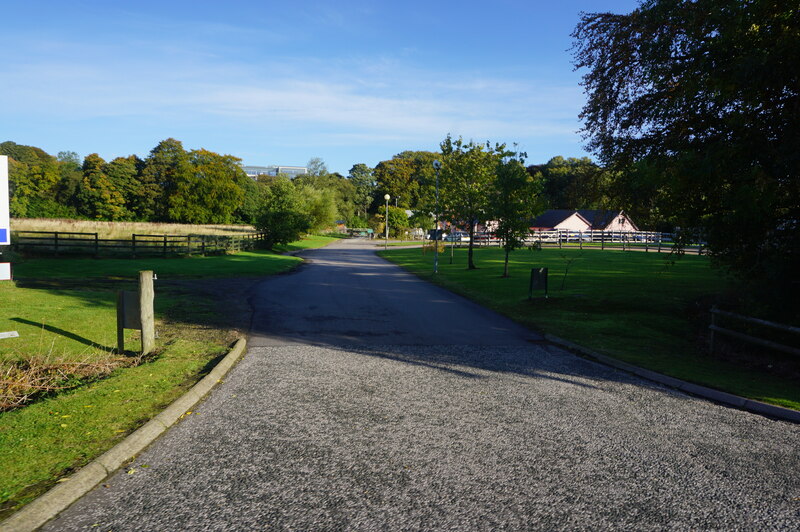 entrance-to-ardene-house-ian-s-cc-by-sa-2-0-geograph-britain-and-ireland