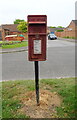 Elizabeth II postbox on Teachers Way, Hardley