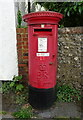 Elizabeth II postbox on St Cross Road