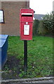 Elizabeth II postbox on School Lane