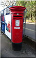 Elizabeth II postbox on Hayes Lane