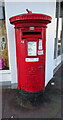 Elizabeth II postbox on Wimborne Road