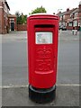 Elizabeth II postbox on Harlington Road