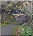 SO3536 : Churchyard entrance gates, Turnastone, Herefordshire by Jaggery