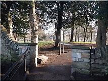 NT2770 : Entrance to Inch Park by Richard Webb