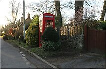 SU3394 : Phone box on the B4508, Hatford by David Howard