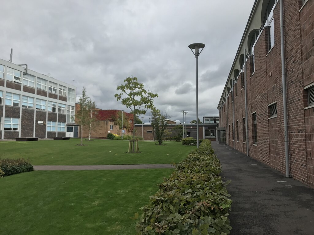 Paths, Clifton Campus, Nottingham Trent... © Bryn Holmes ccbysa/2.0