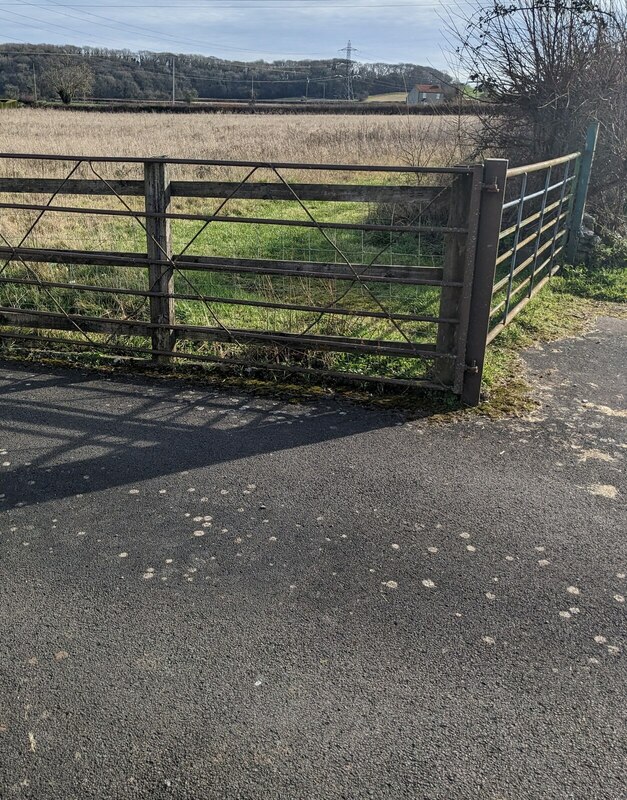 Field gates, Horse Lane, Morton, South... © Jaggery ccbysa/2.0