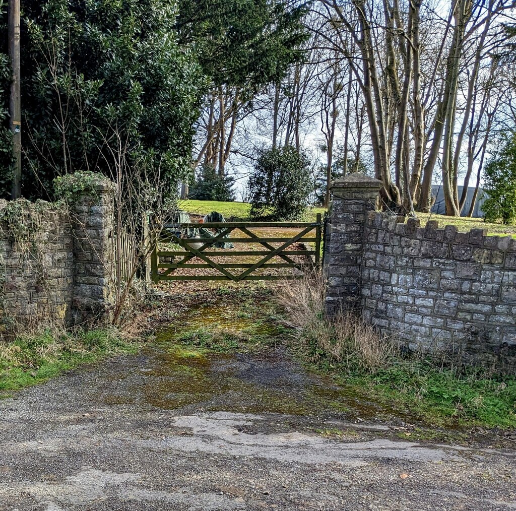 gate-across-an-entrance-to-the-rectory-jaggery-cc-by-sa-2-0