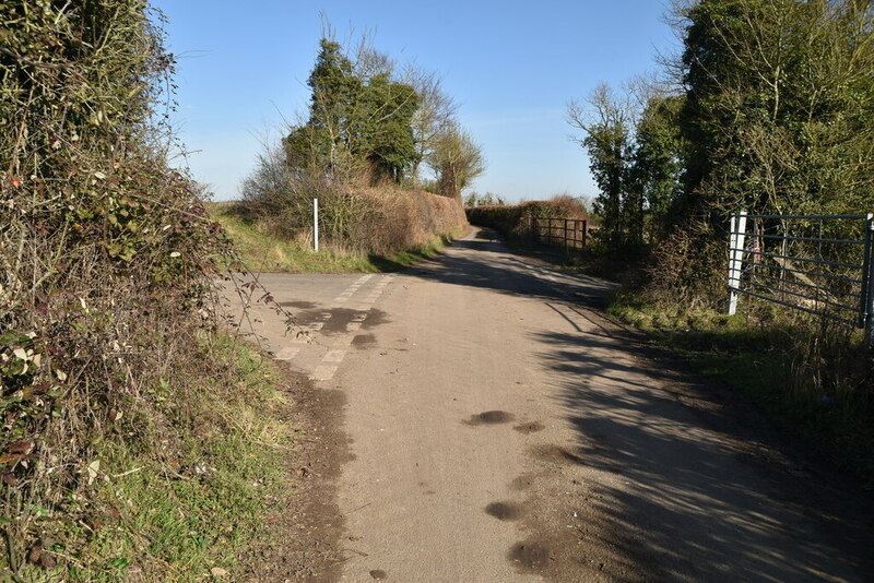 crossroads-canada-farm-rd-n-chadwick-cc-by-sa-2-0-geograph