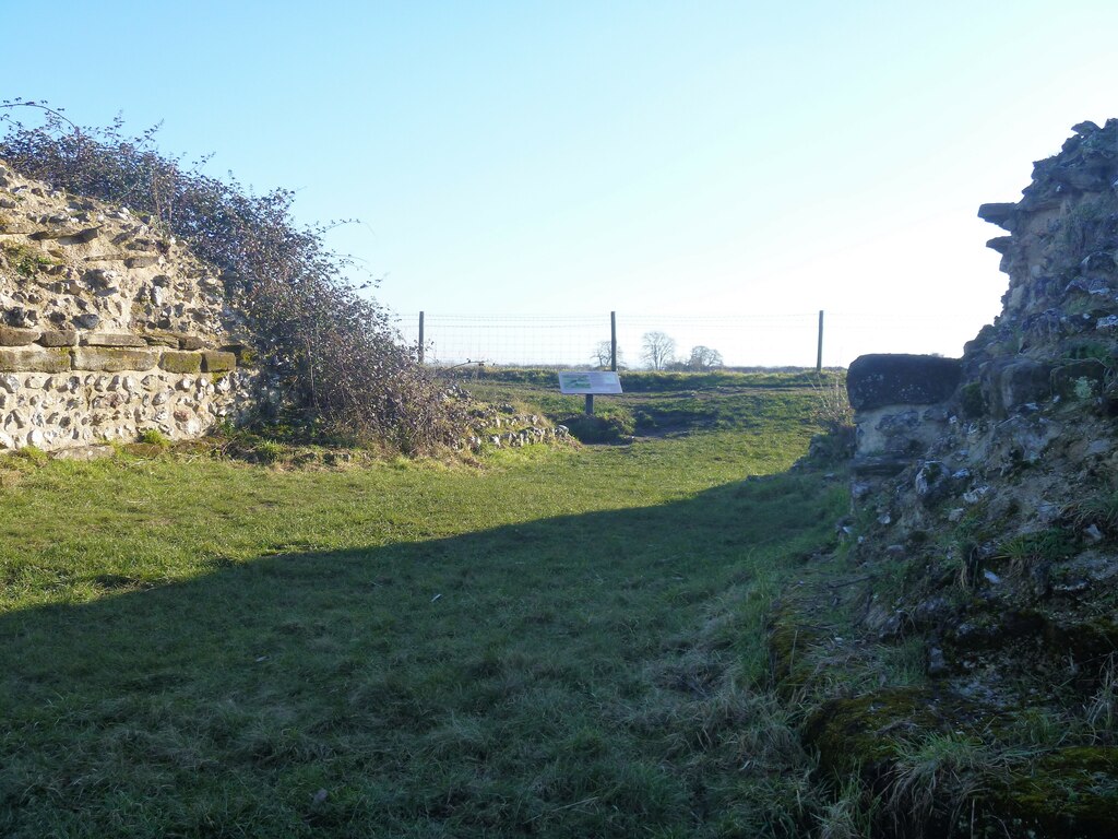 A Walk Around The Walls Of Calleva... © Michael Dibb Cc-by-sa/2.0 ...