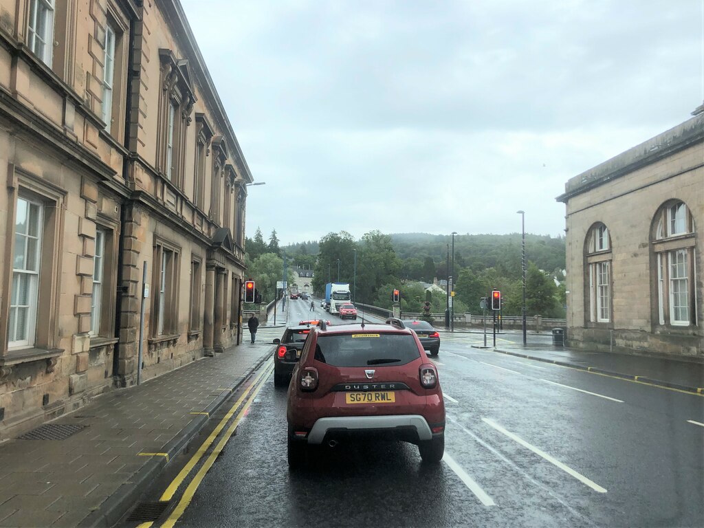 waiting-at-the-traffic-light-in-south-eirian-evans-cc-by-sa-2-0