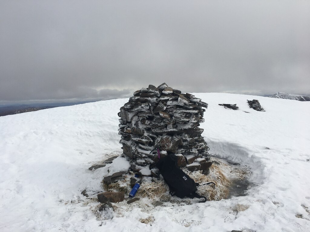 cairn-on-mullach-fraoch-choire-steven-brown-cc-by-sa-2-0-geograph