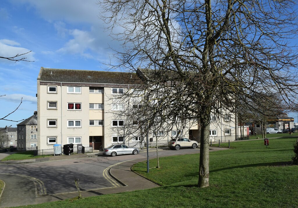 council-flats-marquis-road-aberdeen-bill-harrison-cc-by-sa-2-0