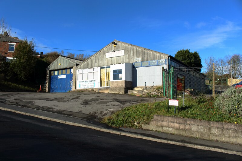 Garage, South View, Tantobie © Graham Robson cc-by-sa/2.0 :: Geograph ...