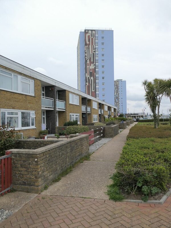 Houses on Gosport Esplanade © Oliver Dixon ccbysa/2.0 Geograph