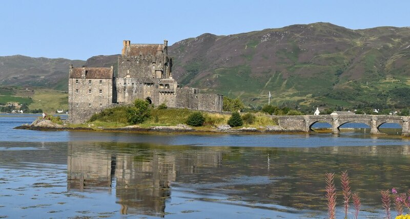 Eilean Donan Castle © N Chadwick cc-by-sa/2.0 :: Geograph Britain and ...