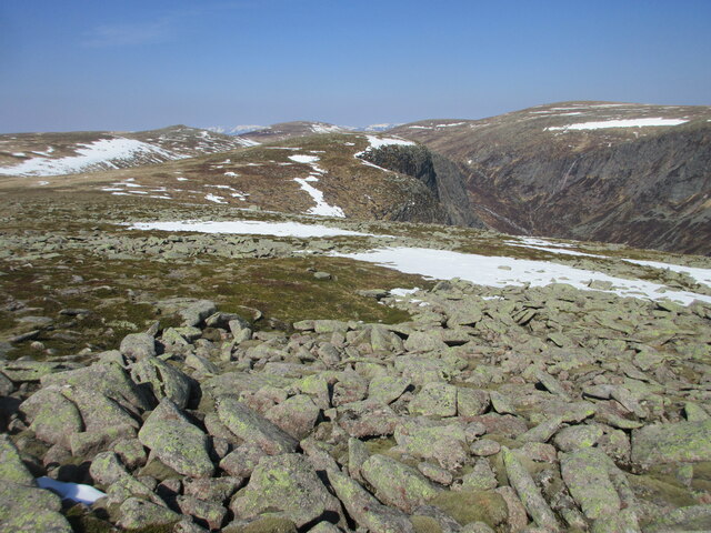 North-west slope of Broad Cairn Looking down the north-western slope of Broad Cairn from beneath the summit, with Creag an Dubh-loch ahead.