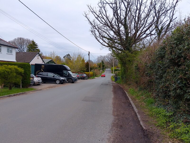 Ball Hill road © Oscar Taylor ccbysa/2.0 Geograph Britain and Ireland