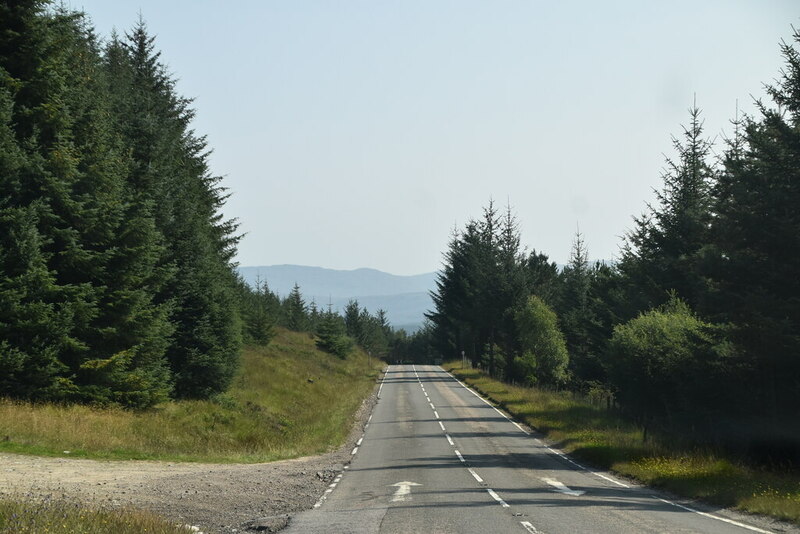 A87, Glengarry © N Chadwick ccbysa/2.0 Geograph Britain and Ireland