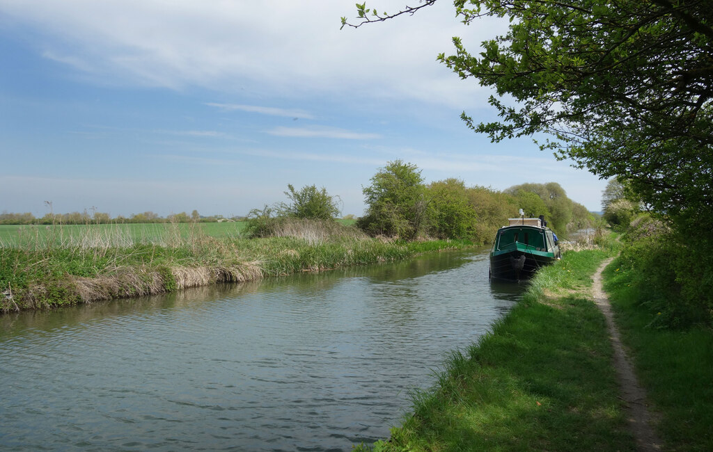 a-quiet-mooring-des-blenkinsopp-cc-by-sa-2-0-geograph-britain-and