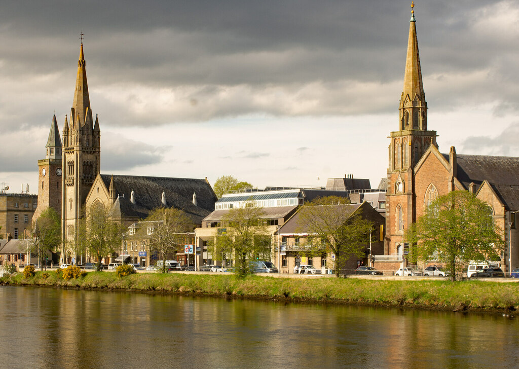 Inverness : Bank Street Churches © Jim Osley Cc-by-sa 2.0 :: Geograph 