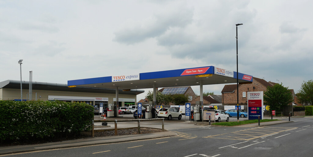 Petrol Station, Doncaster Road (a19), © Habiloid Cc-by-sa 2.0 