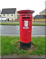 Elizabeth II postbox on Gun Cotton Way