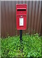 Elizabeth II postbox on Old Norwich Road