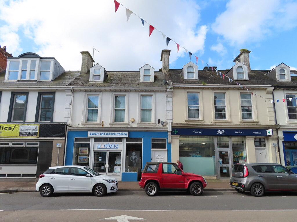 Portfolio gallery and Boots the Chemist,... © David Hawgood ccbysa/2.