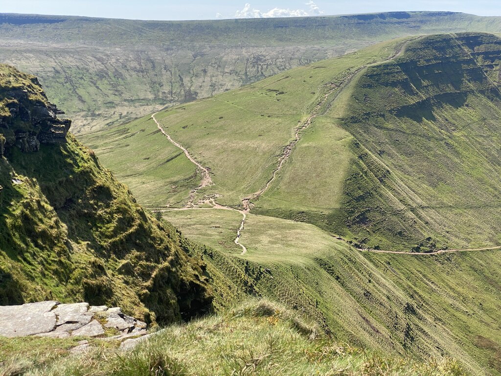 well-trodden-paths-alan-hughes-cc-by-sa-2-0-geograph-britain-and