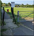 Inwardly-sloping barrier, Stonehouse, Gloucestershire