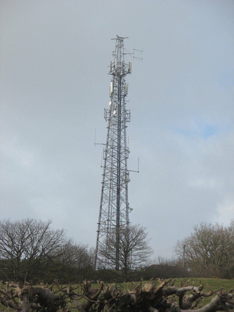 Communication mast, Bangor © Meirion cc-by-sa/2.0 :: Geograph Britain ...