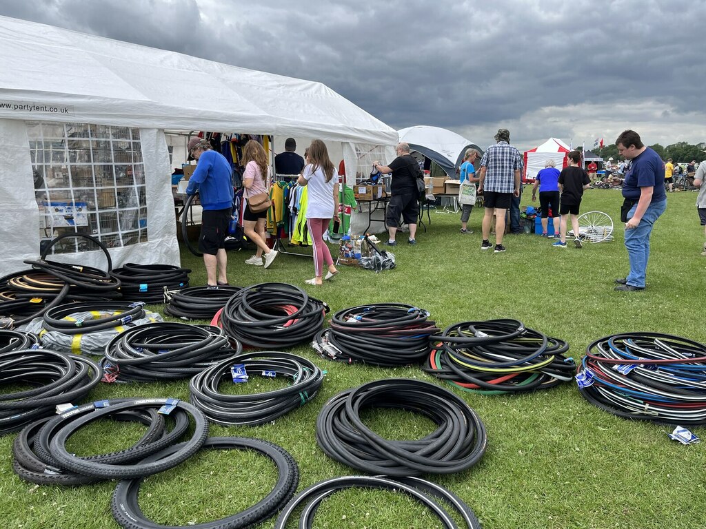 halfords bicycle tyres and inner tubes