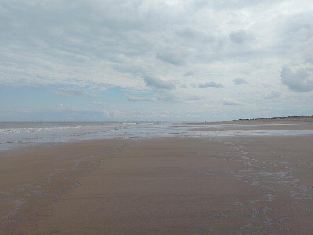 Huttoft beach © Oscar Taylor cc-by-sa/2.0 :: Geograph Britain and Ireland