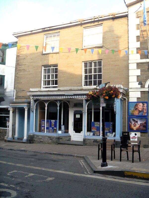 Kingsbridge buildings [44] © Michael Dibb cc-by-sa/2.0 :: Geograph ...