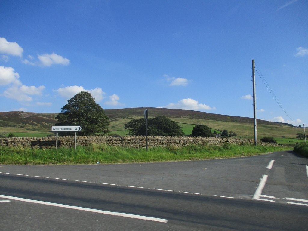 Cul de Sac lane to Deerstones from... © Martin Dawes cc-by-sa/2.0 ...