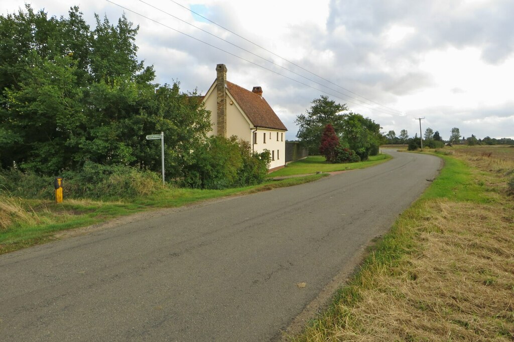 bridleway-by-flecks-lane-farm-philip-jeffrey-cc-by-sa-2-0-geograph