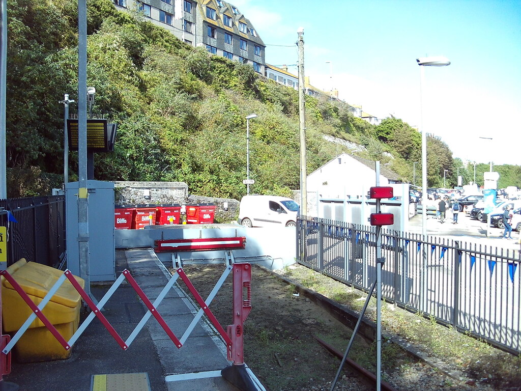 End of the line, St Ives railway station © Richard Vince cc-by-sa/2.0 ...